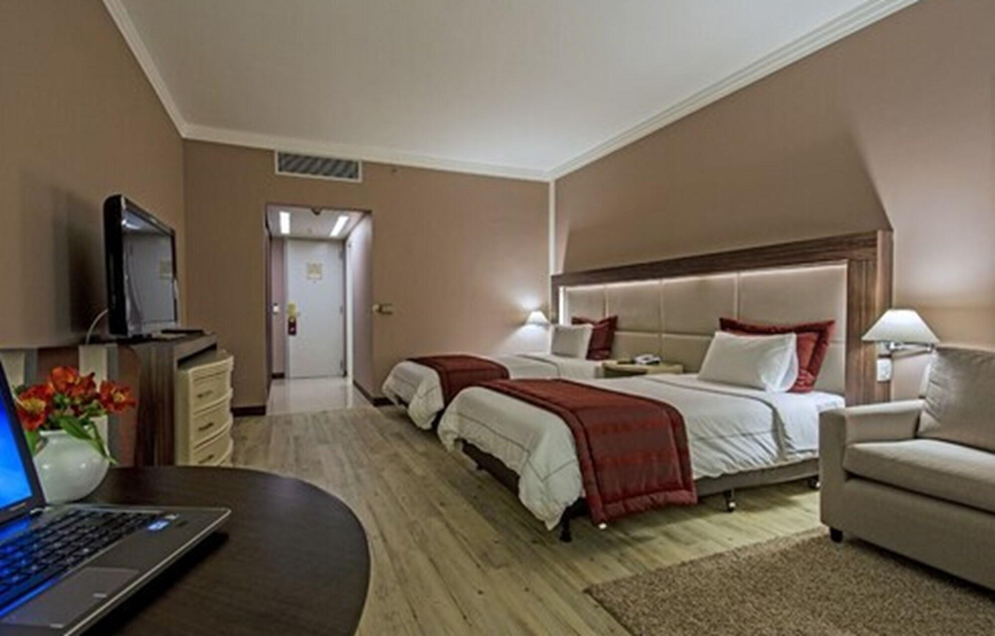Hotel Transamerica 상파울루 외부 사진 A room at the hotel