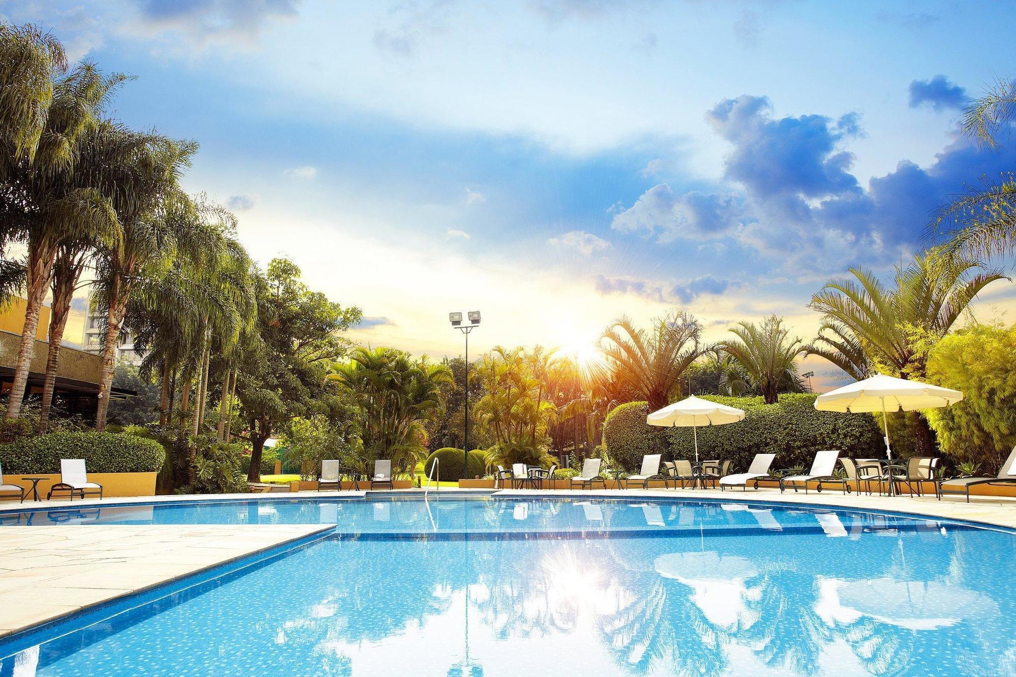 Hotel Transamerica 상파울루 외부 사진 The pool at the hotel